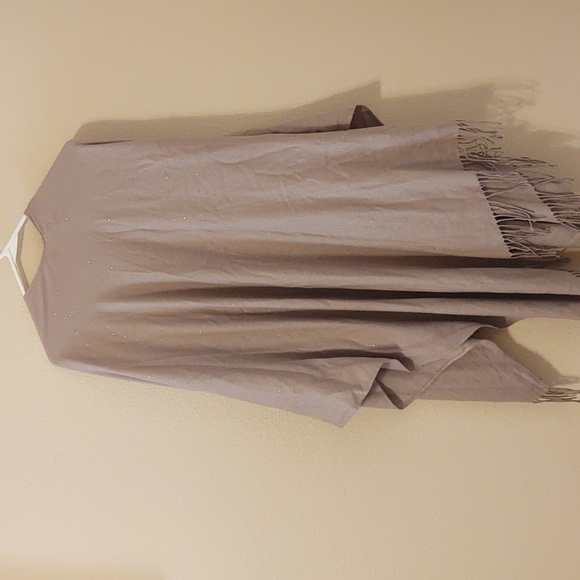 Adrienne Vittadini Women's wrap with gold flecks - Picture 5 of 6